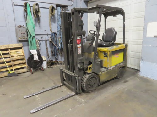 000 lb Caterpillar Electric forklift 