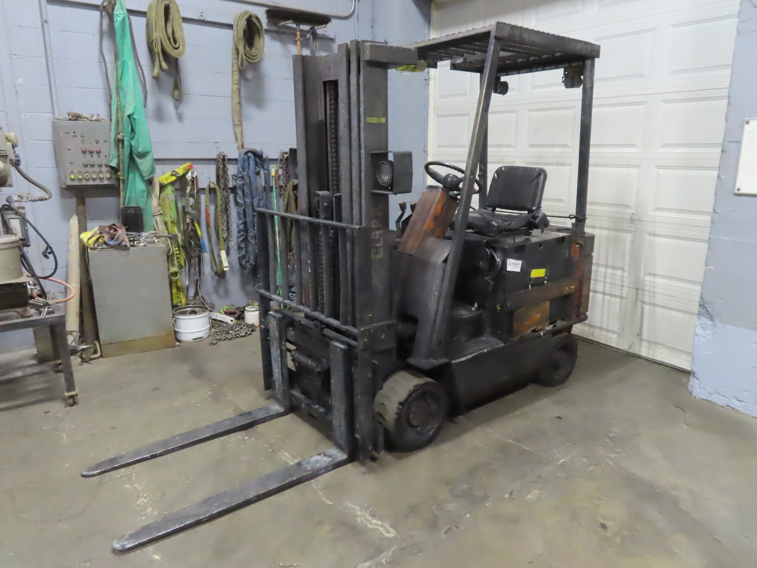 Clark 36V Electric Sit Down Rider 5,000 lb capacity Forklift, 188